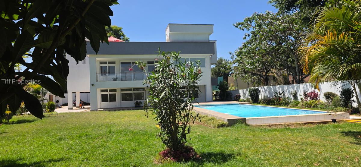 5 Bed House in Runda - 1