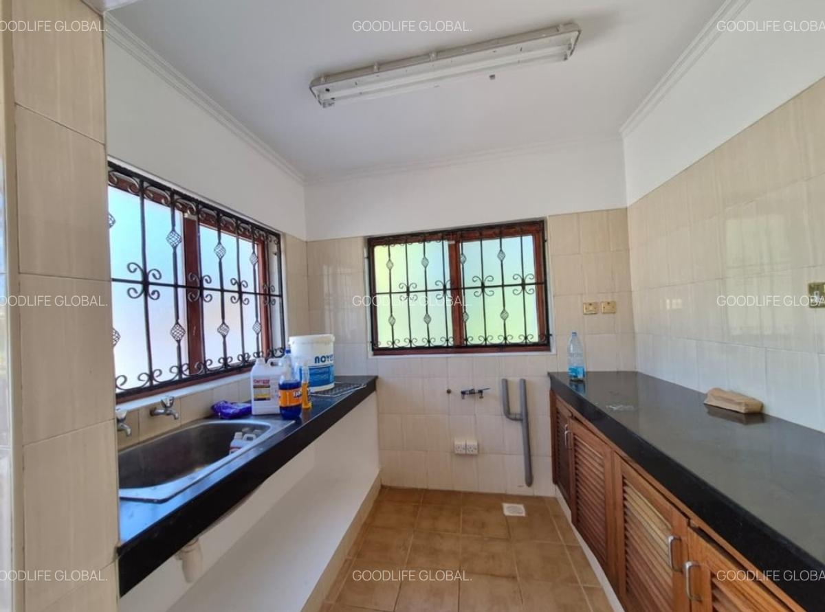 5 Bed House with En Suite at Runda - 9