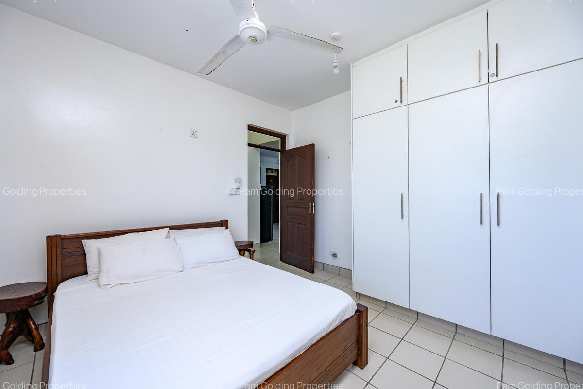 2 Bed Apartment with En Suite at Links Road - 9