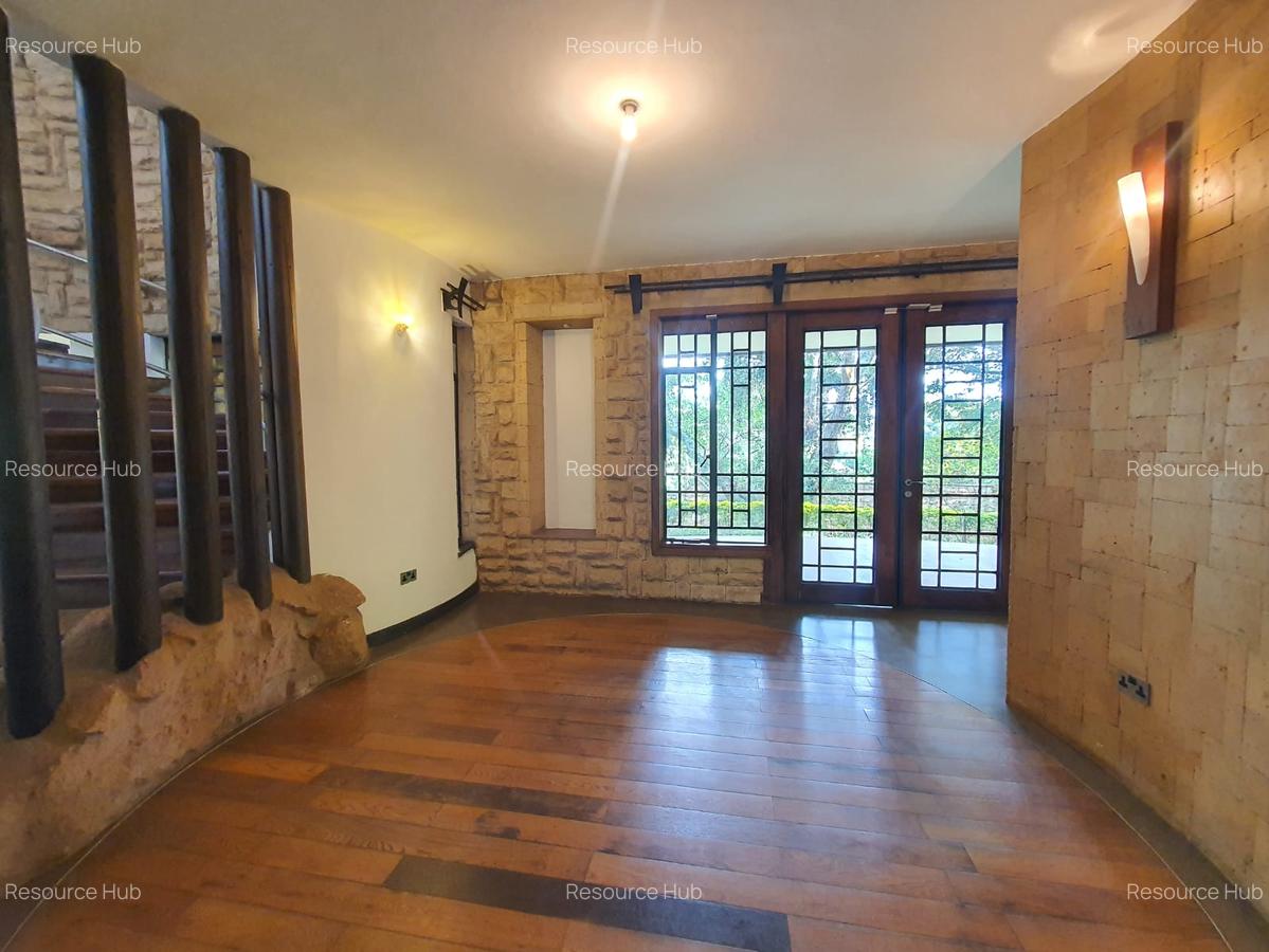 4 Bed House with En Suite at Lake View - 6