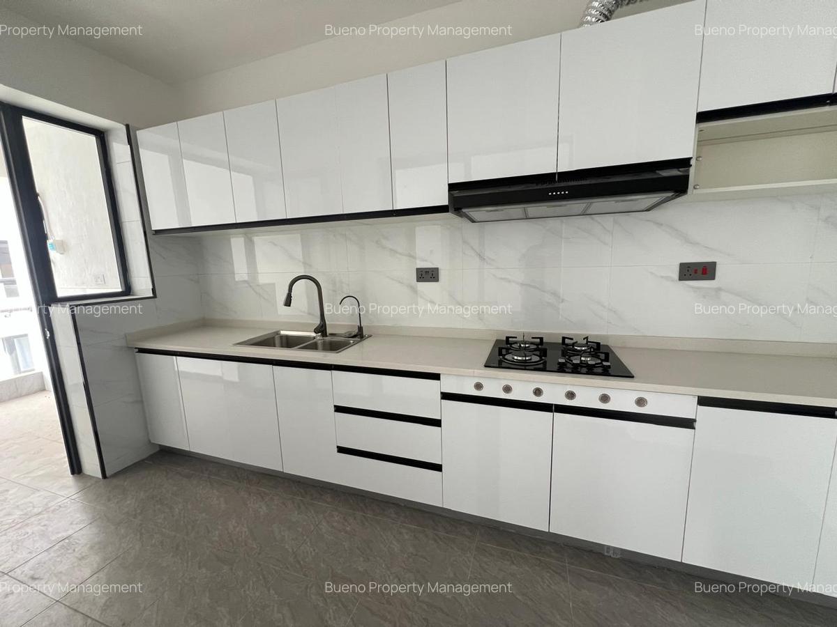 2 Bed Apartment with En Suite in Valley Arcade - 11