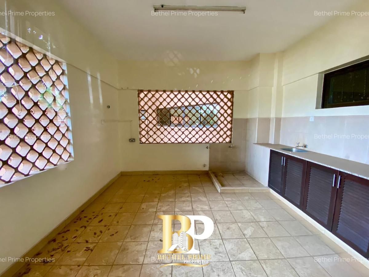 4 Bed Apartment with En Suite in Brookside - 13