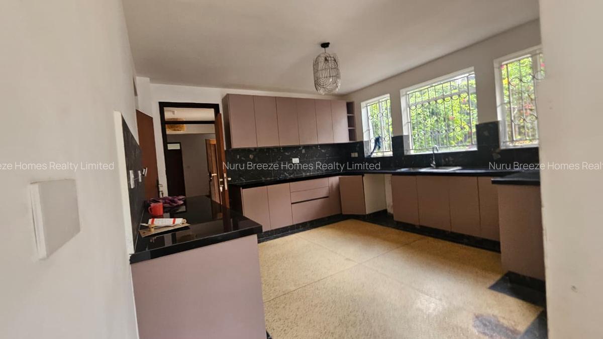 4 Bed House with En Suite in Runda - 3