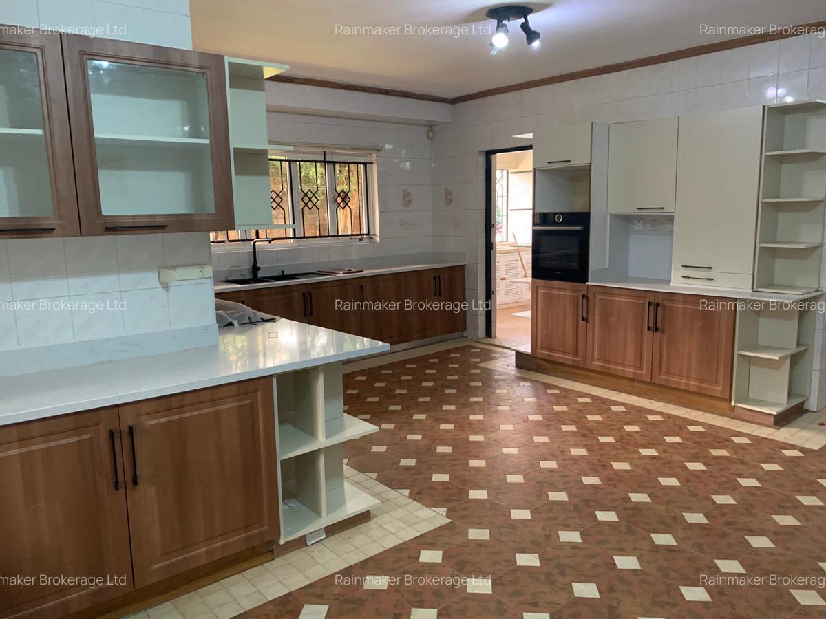 4 Bed House with En Suite at Crossroads - 9