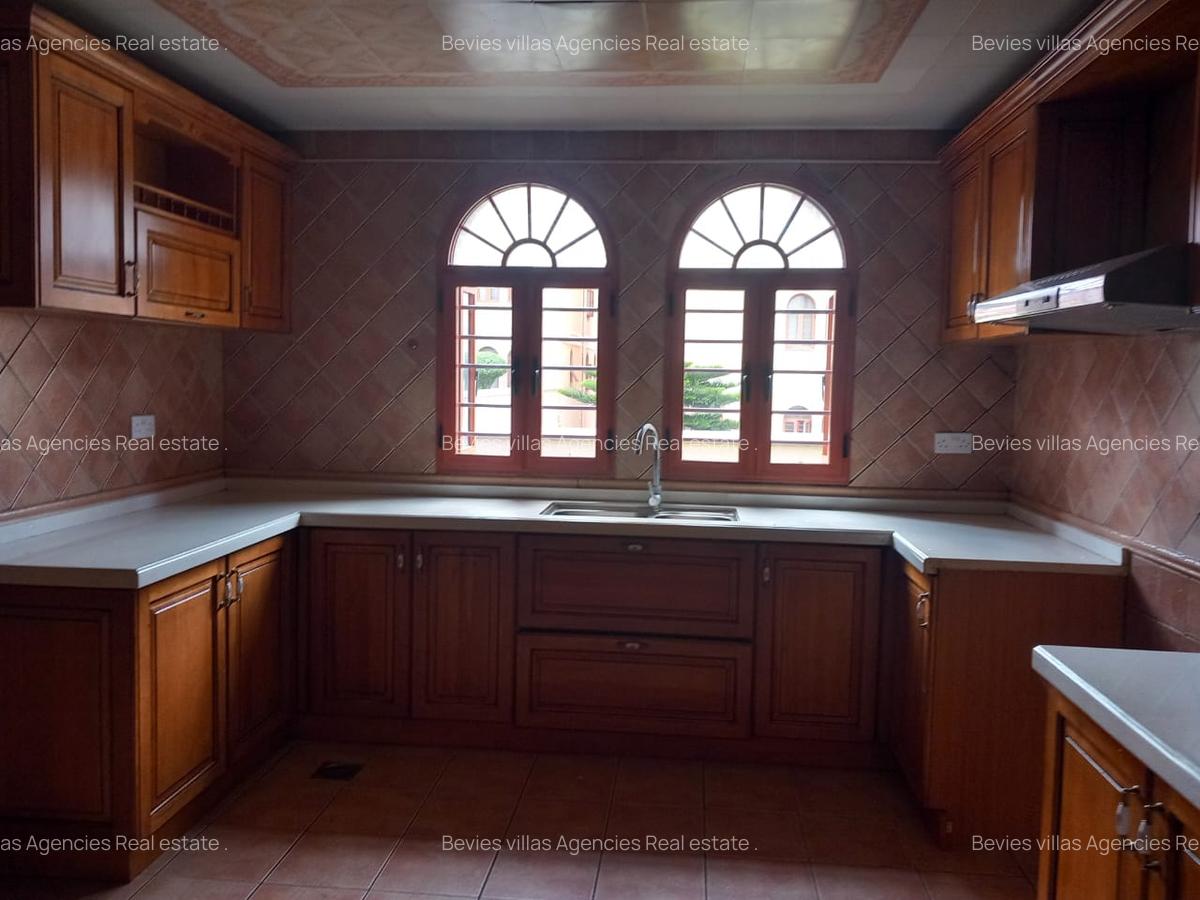 6 Bed Villa with En Suite in Kileleshwa - 2