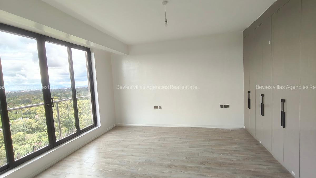 4 Bed Apartment with En Suite at Parklands - 19