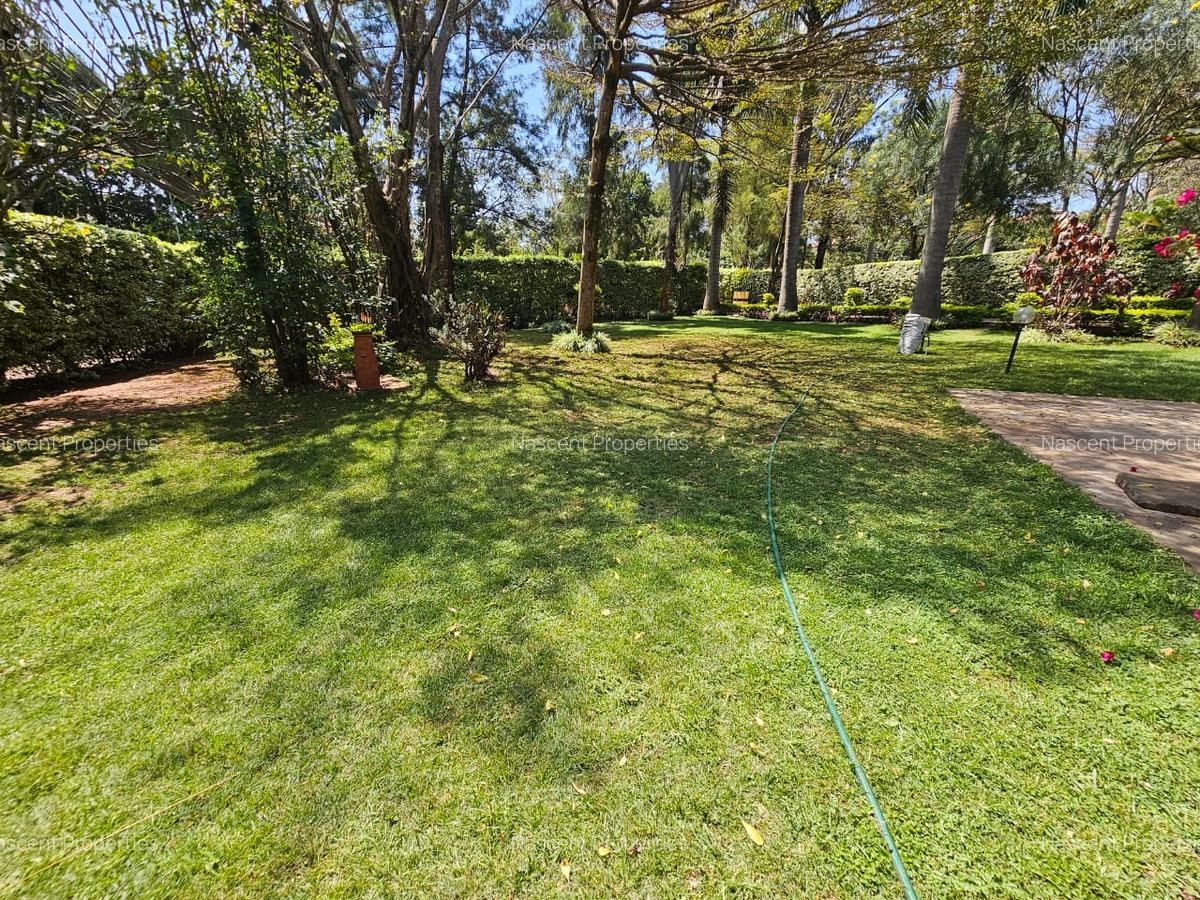 4 Bed Villa with En Suite in Rosslyn - 2