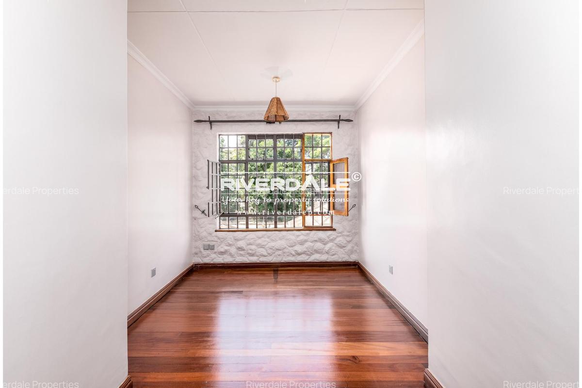 4 Bed Townhouse with En Suite in Westlands Area - 14