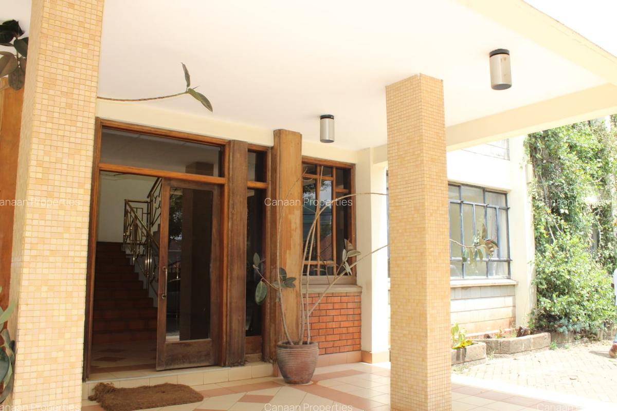 1,750 ft² Commercial Property with Service Charge Included in Lavington - 6