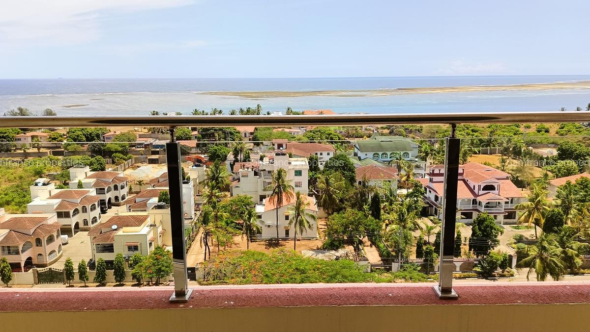 3 Bed Apartment with En Suite at 3Rd Avanue - 3