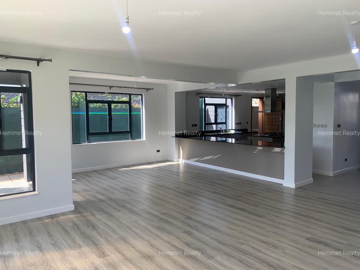 5 Bed Townhouse with En Suite in Runda - 4