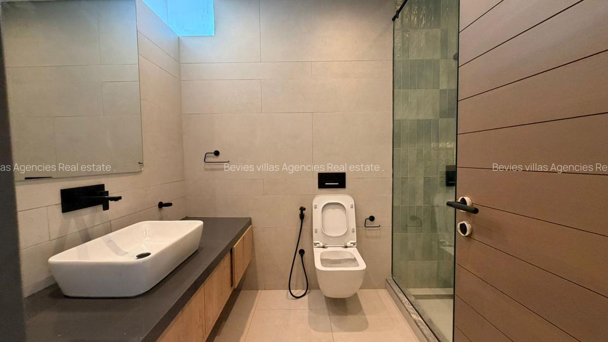 5 Bed Villa with En Suite at Kyuna - 8