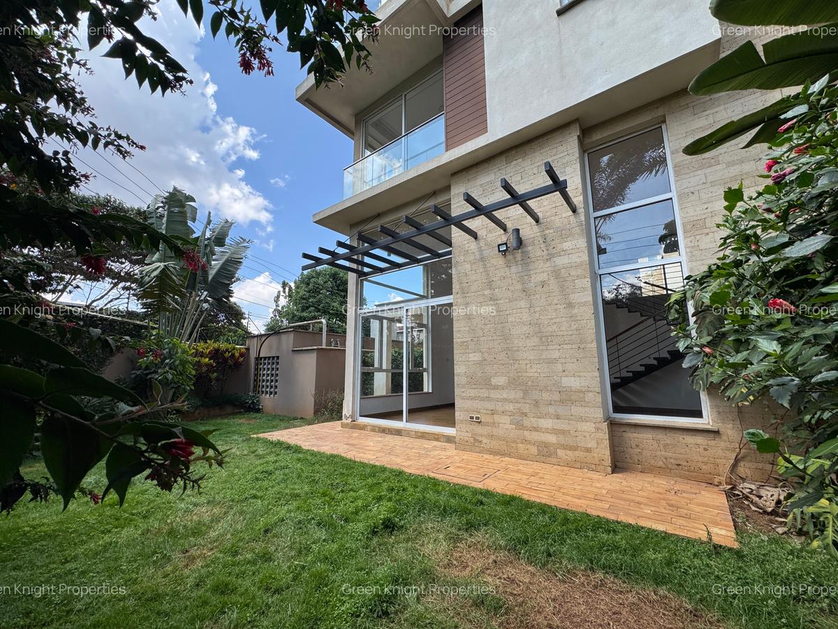 4 Bed Townhouse with En Suite in Lavington - 18