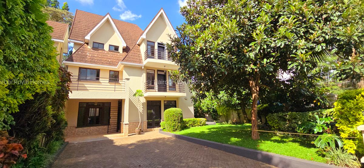5 Bed Townhouse with En Suite at Lavington Green - 4