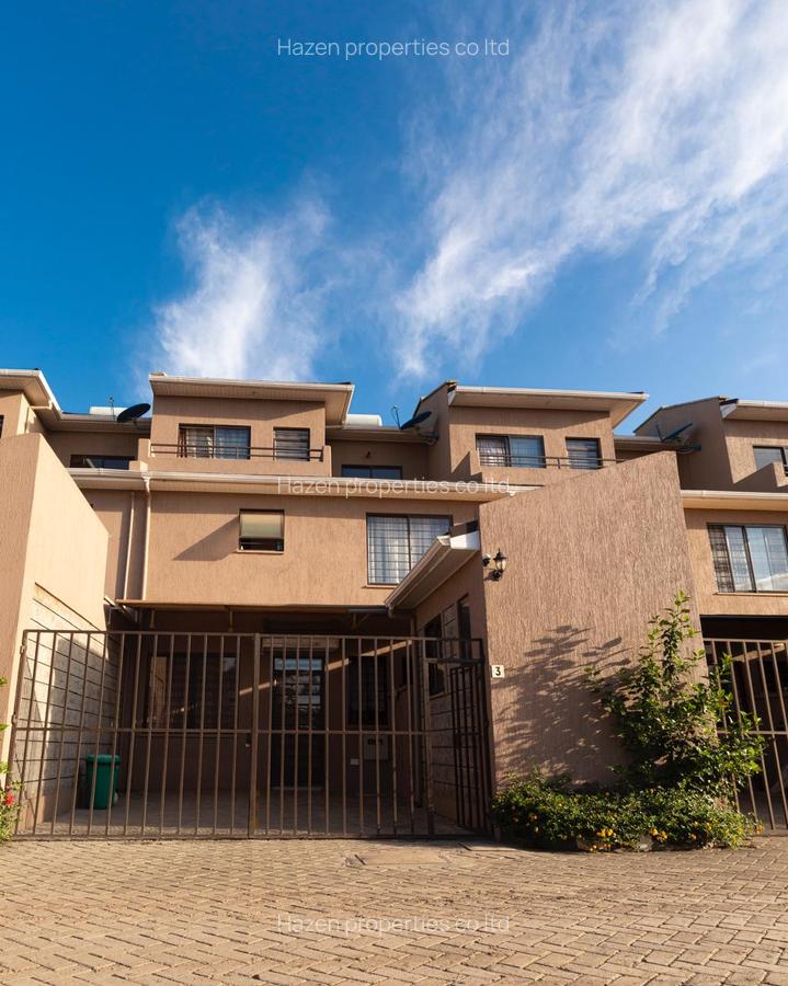 5 Bed Townhouse with En Suite at - 17