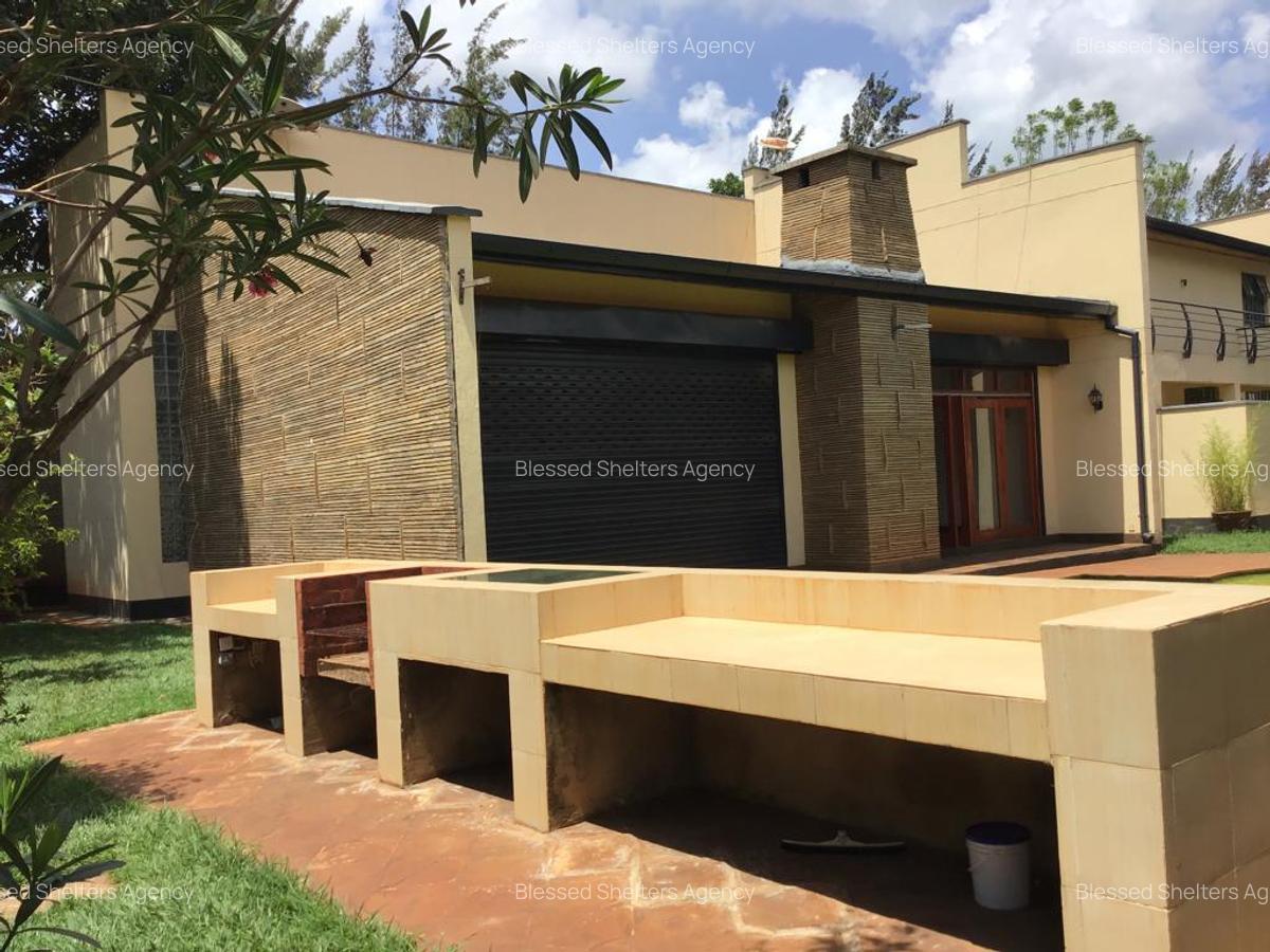 4 Bed House with En Suite in Runda - 11