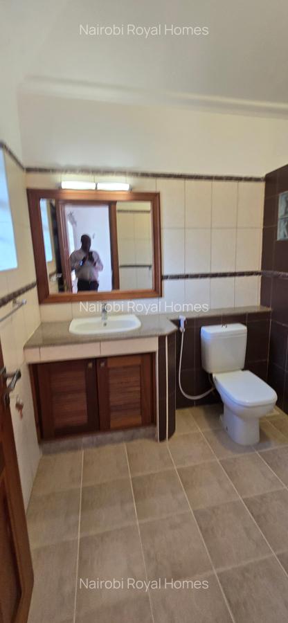 5 Bed Townhouse with En Suite at Peponi Road - 10