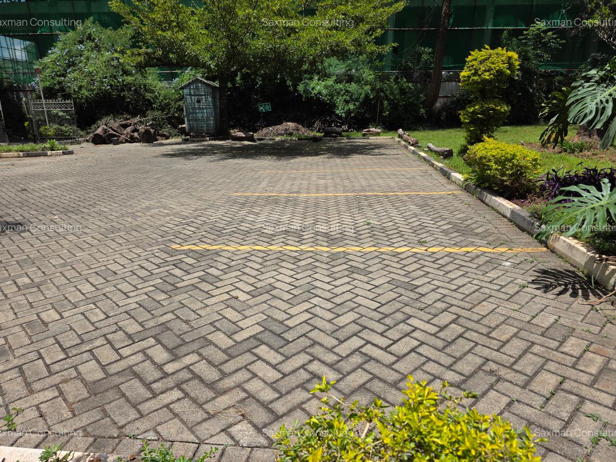 Commercial Property with Service Charge Included in Kilimani - 9