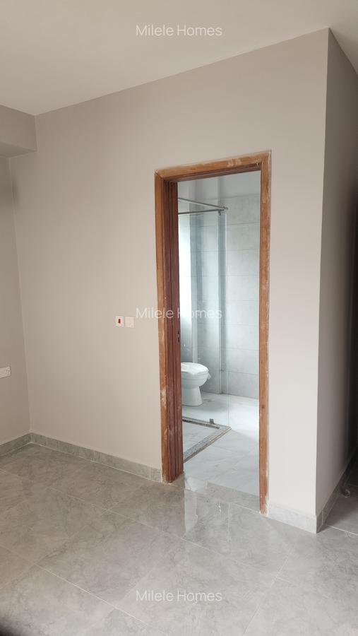 Serviced 2 Bed Apartment with En Suite at Brookside Drive - 11