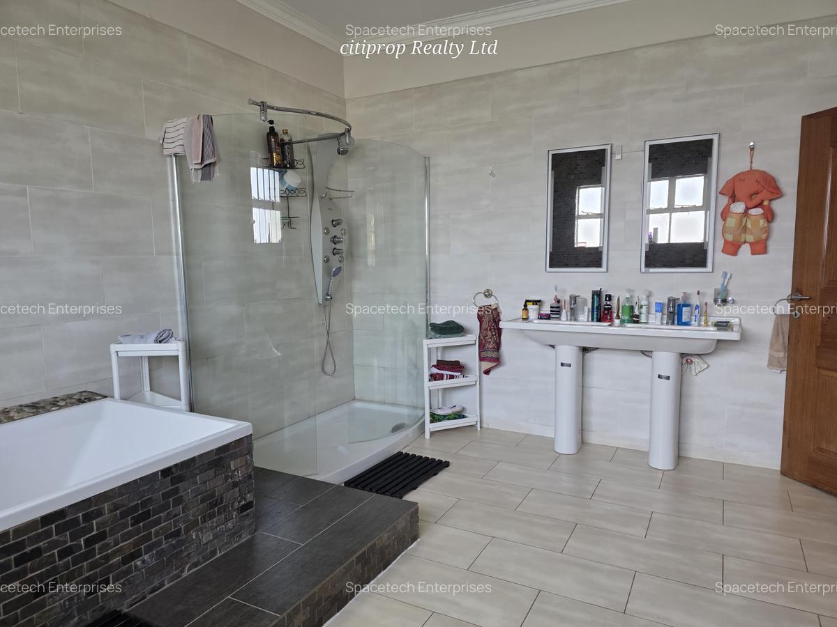 4 Bed House with En Suite in Runda - 15