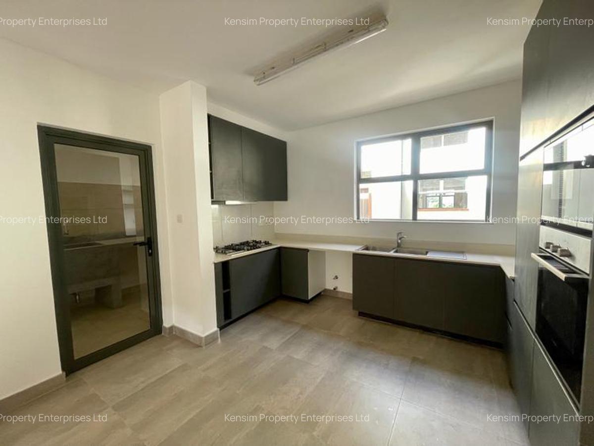 4 Bed Townhouse with En Suite in Runda - 12