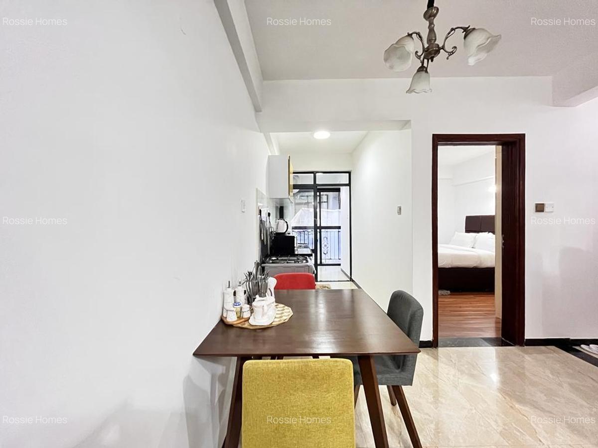 Serviced 1 Bed Apartment with En Suite at Dennis Pritt - 3