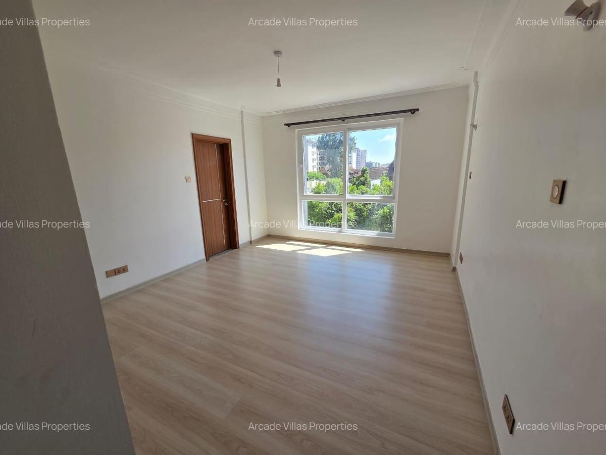 3 Bed Apartment with En Suite in Westlands Area - 13