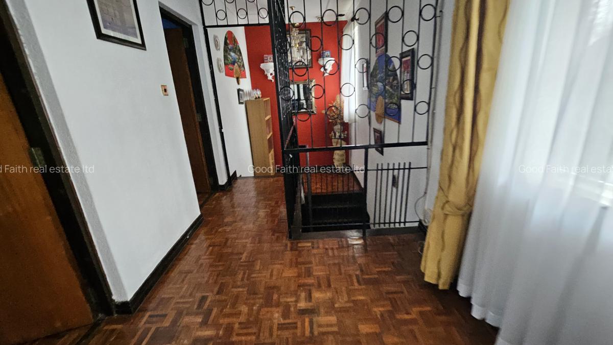 5 Bed House with En Suite in Runda - 7