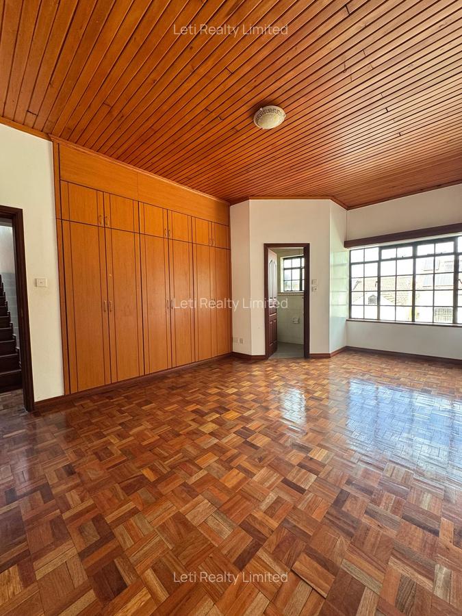 5 Bed Townhouse with En Suite in Lavington - 12