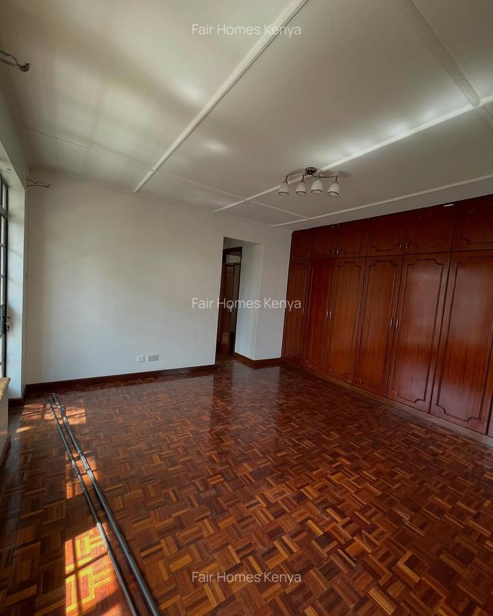 4 Bed Townhouse with En Suite at Lavington Mall - 16