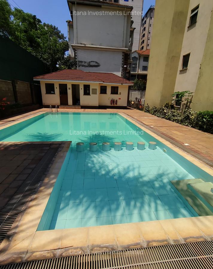 2 Bed Apartment with En Suite at Off Dennis Pritt - 4