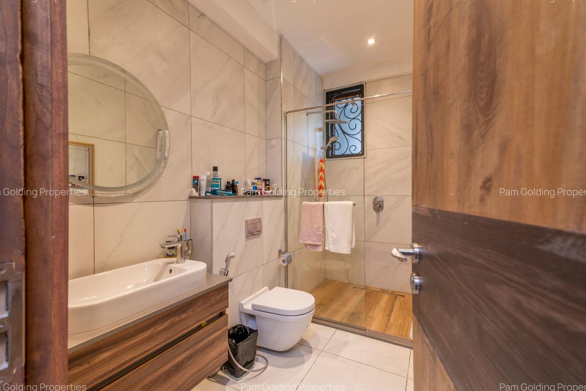 2 Bed Apartment with En Suite at Peponi Road - 14