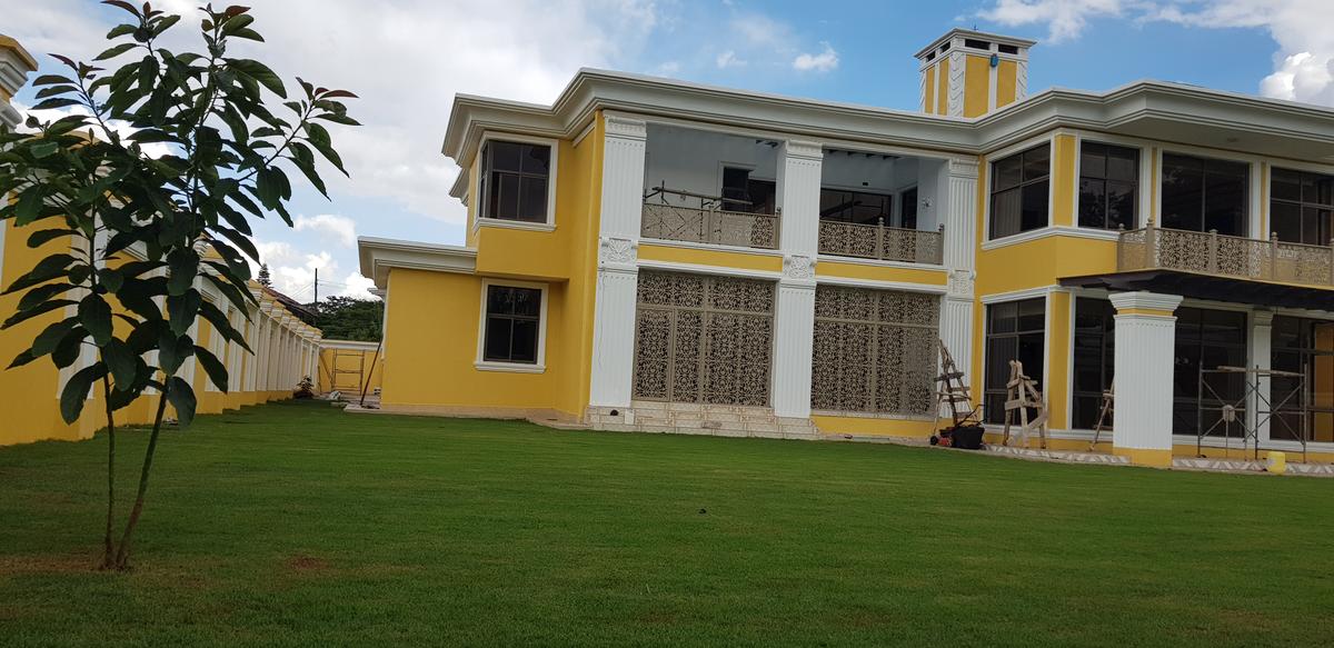 7 Bed House with En Suite at Mimosa Road - 7