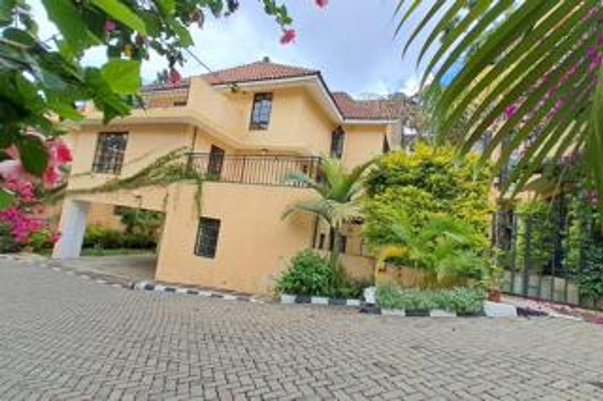 5 Bed Townhouse with En Suite at Kyuna - 1