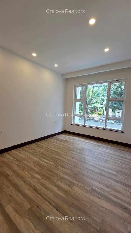 4 Bed Apartment with En Suite at City Drive - 12