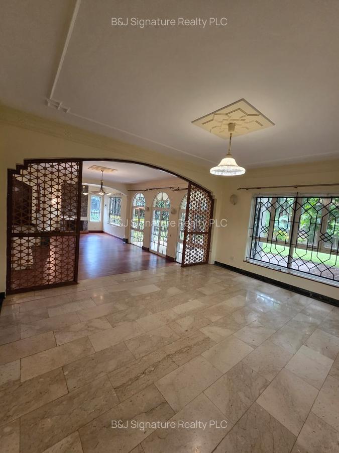 4 Bed Townhouse with En Suite in Hill View - 2