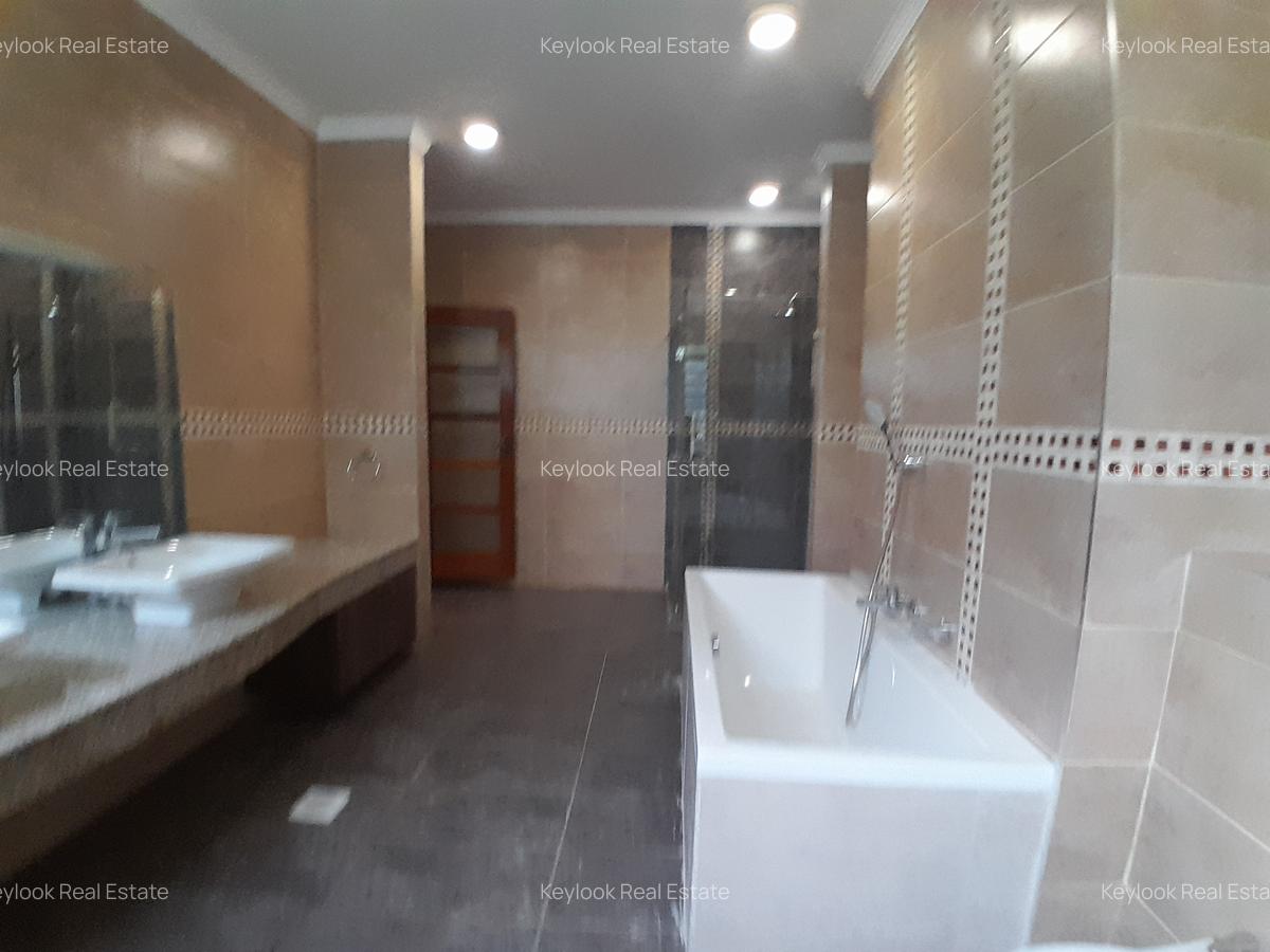 5 Bed Townhouse with En Suite at Lavington - 5