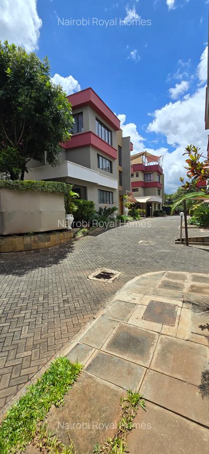 5 Bed Townhouse with En Suite at Lavington Green - 19
