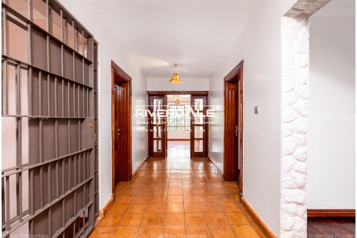 4 Bed Townhouse with En Suite in Westlands Area - 9