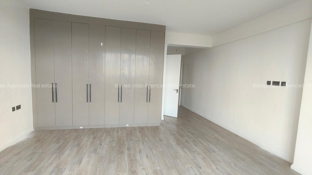 4 Bed Apartment with En Suite at Parklands - 20