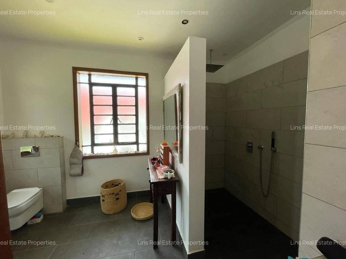 4 Bed House with En Suite in Runda - 8