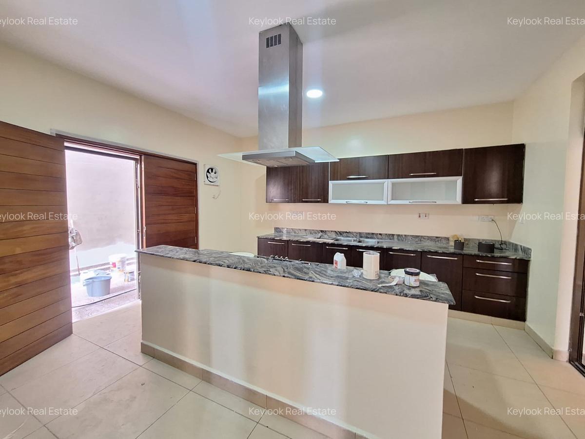 5 Bed Townhouse with En Suite at Lavington Green - 16