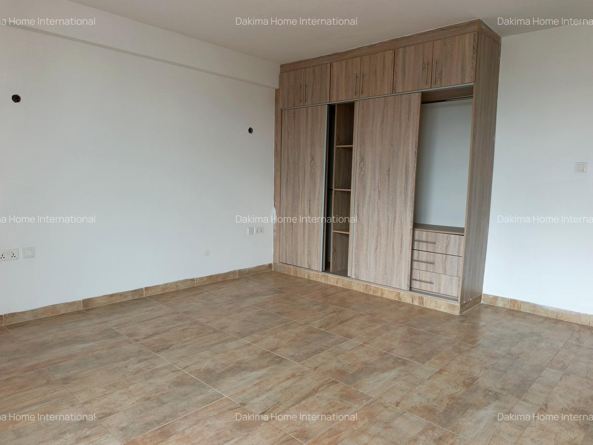 4 Bed Apartment with En Suite in Spring Valley - 15