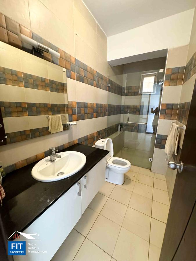 3 Bed Apartment with En Suite at 6Th Parklands - 19