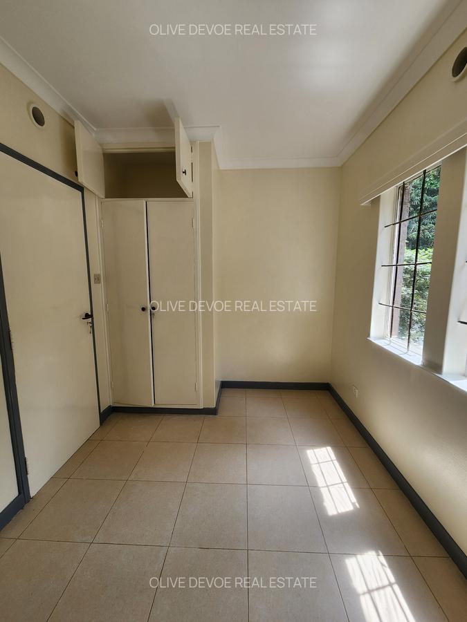 3 Bed Apartment with En Suite in Parklands - 5