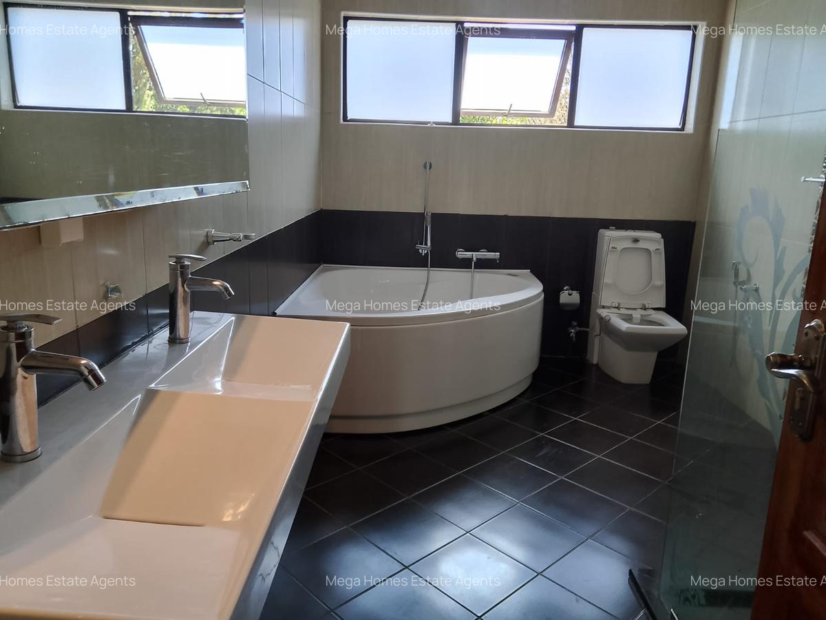 4 Bed Townhouse with En Suite in Runda - 10