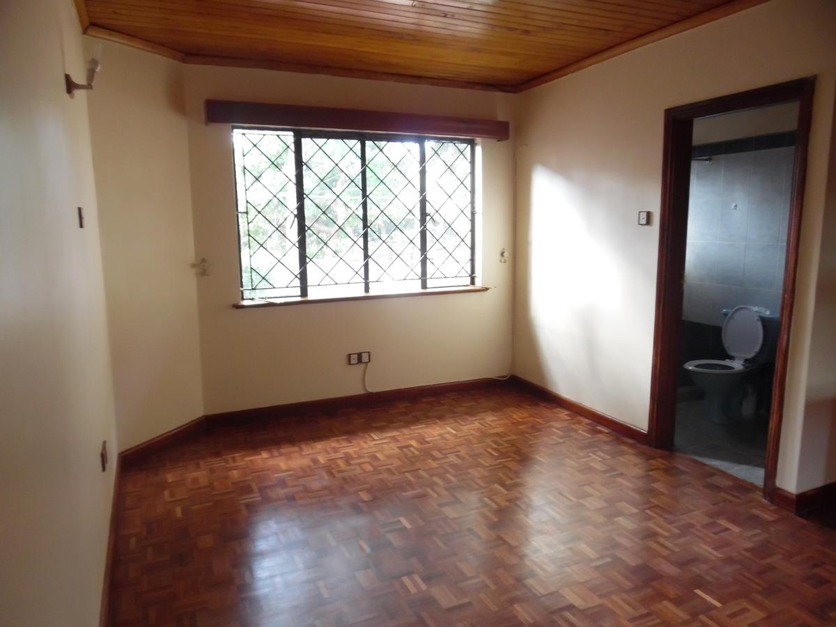 4 Bed Townhouse with En Suite at Lavington - 16