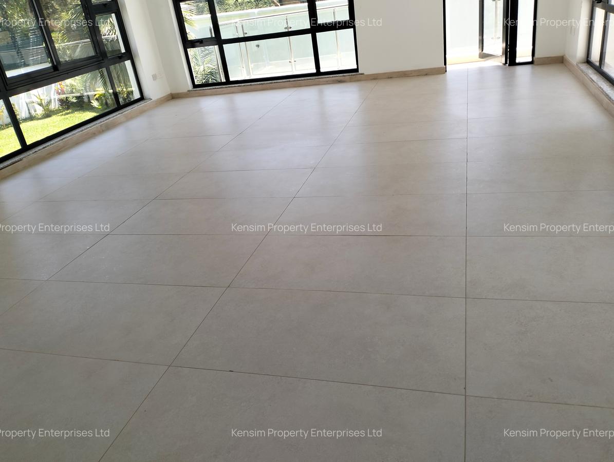 5 Bed House with En Suite in Runda - 16