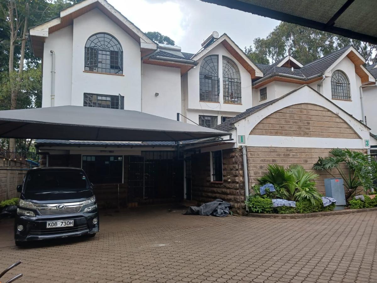 5 Bed Villa with En Suite in Lavington