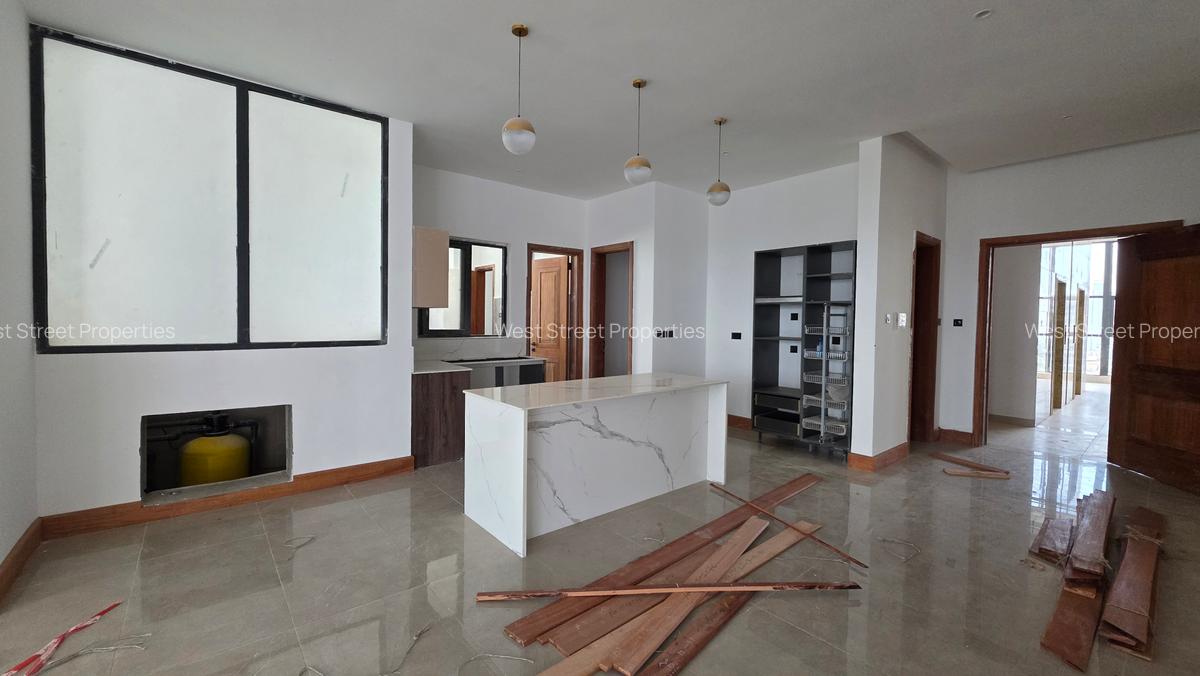 4 Bed Apartment with En Suite at Riverside Drive - 4